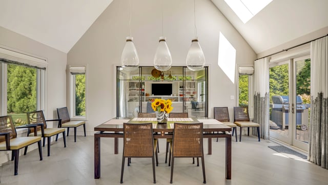 Beautifully Renovated Sagaponack South Near the Ocean, photo 15 of 33