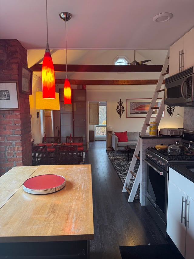 18 Pulaski, photo 2 of 9