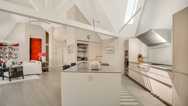 Beautifully Renovated Sagaponack South Near the Ocean, photo 13 of 33