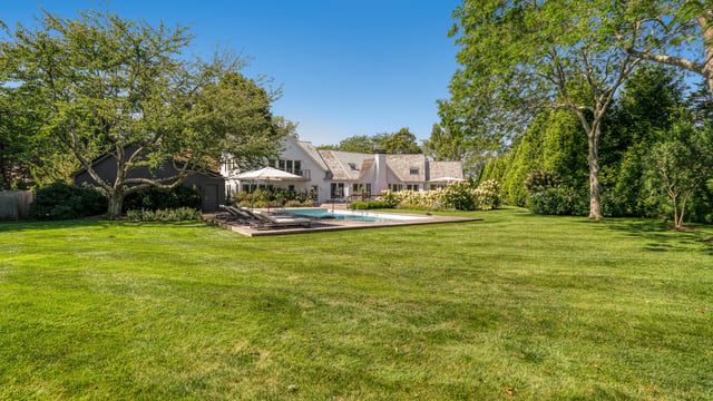 Beautifully Renovated Sagaponack South Near the Ocean, photo 2 of 33