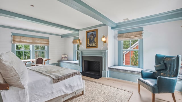 Sag Harbor Village Renovated Gem, photo 14 of 27