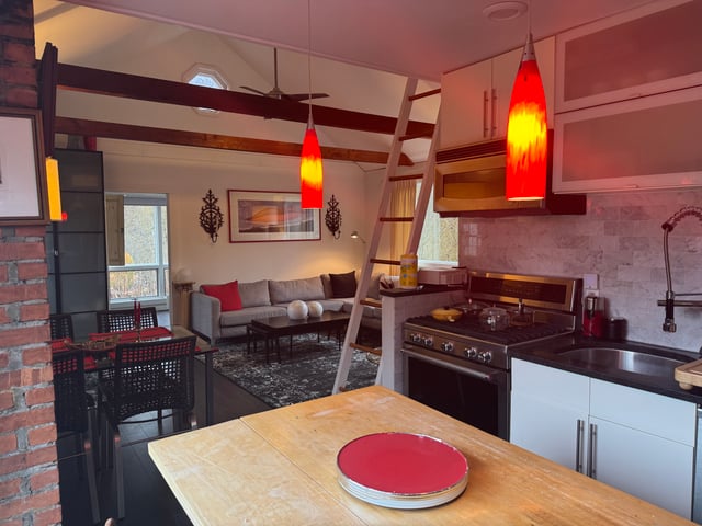 18 Pulaski, photo 3 of 9