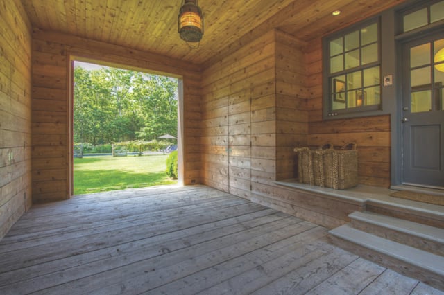 Exquisite Farmhouse in Sagaponack, photo 5 of 30