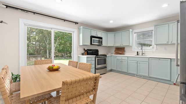 Shingled Beach House Near Long Beach, photo 4 of 13