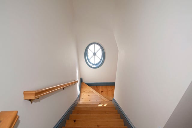 251 Meadows W, photo 11 of 24