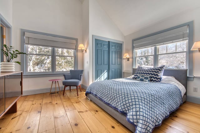 251 Meadows W, photo 8 of 24