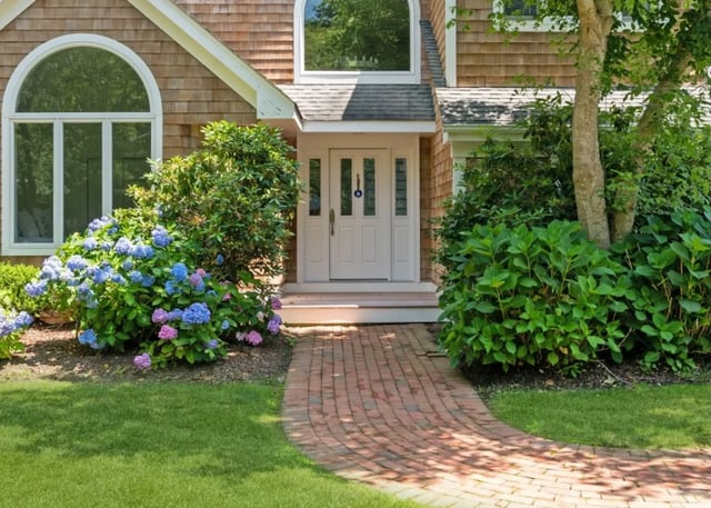 337 Noyac Path, photo 2 of 16