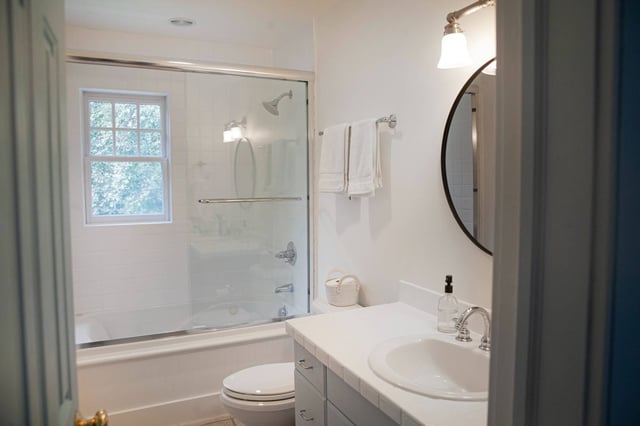 251 Meadows W, photo 14 of 24