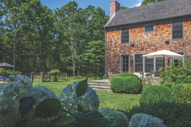 Exquisite Farmhouse in Sagaponack, photo 3 of 30