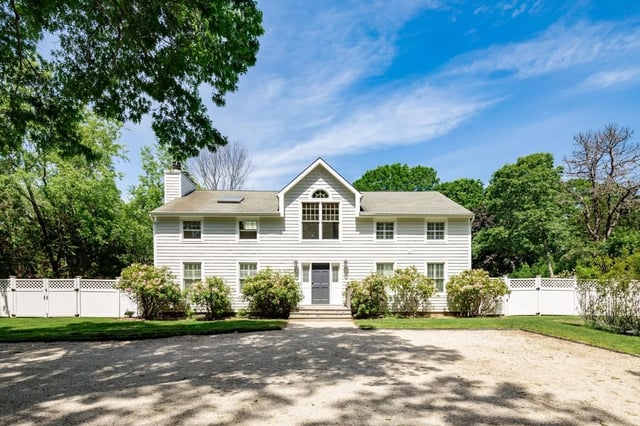 27 Fieldview Ln, photo 2 of 20