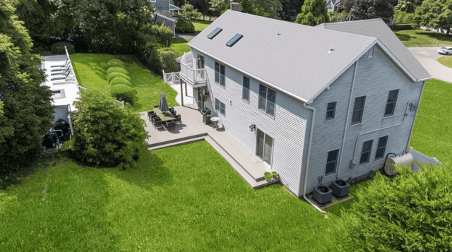 20 Underhill Drive, Southampton, photo 41 of 43