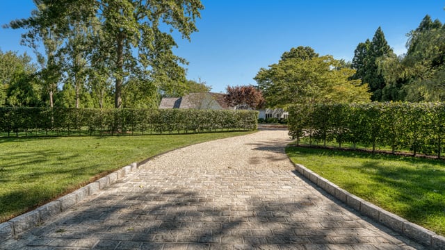 Beautifully Renovated Sagaponack South Near the Ocean, photo 9 of 33