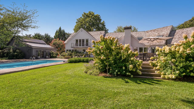 Beautifully Renovated Sagaponack South Near the Ocean, photo 6 of 33
