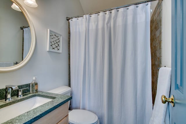 251 Meadows W, photo 9 of 24