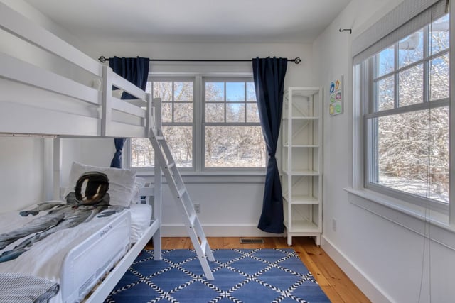251 Meadows W, photo 18 of 24