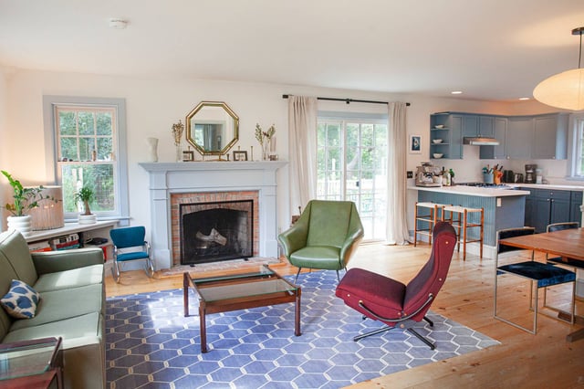 251 Meadows W, photo 7 of 24