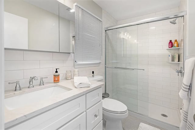 20 Underhill Drive, Southampton, photo 32 of 43