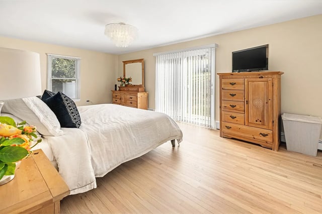 20 Underhill Drive, Southampton, photo 19 of 43