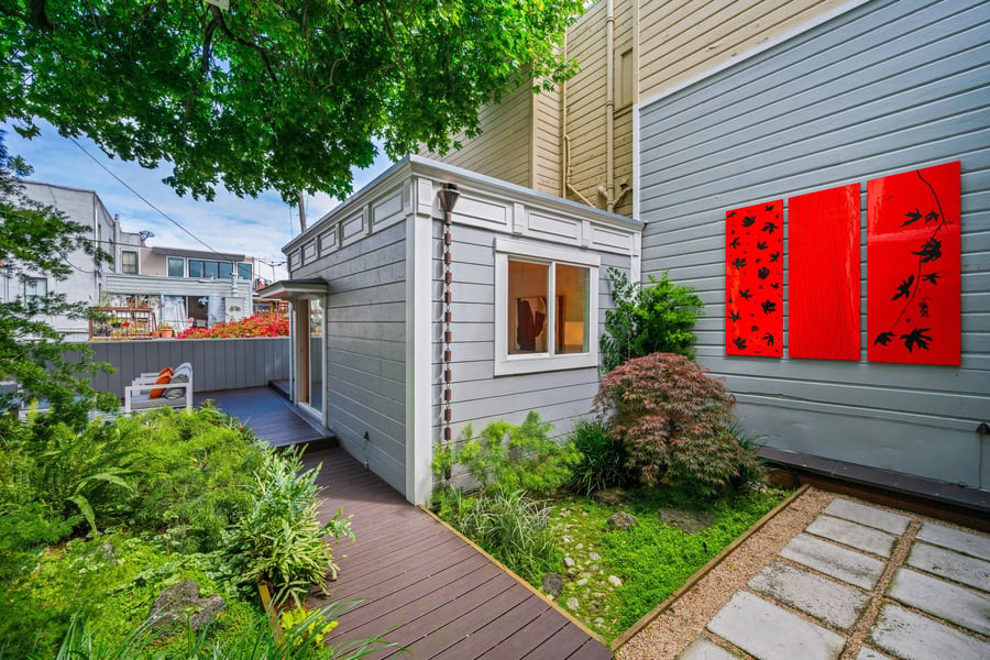 436 Oak Street garden and rear cottage