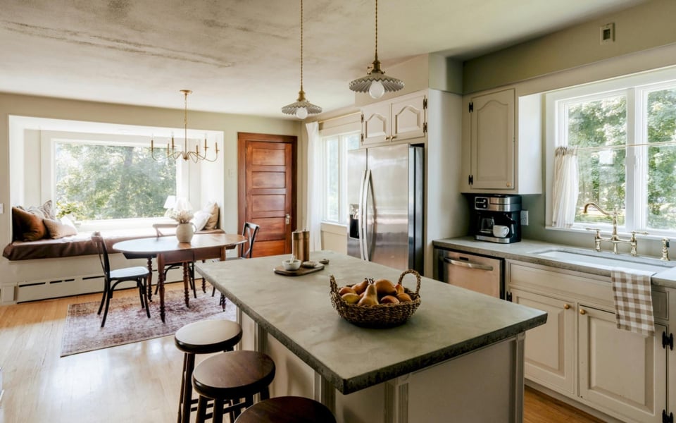 Chappell Hill, TX &mdash; Rural homes and rolling countryside