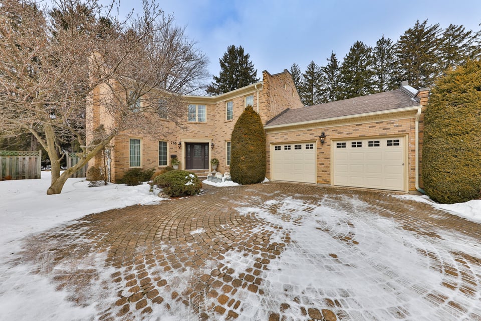 755 Indian Road | Papousek Team