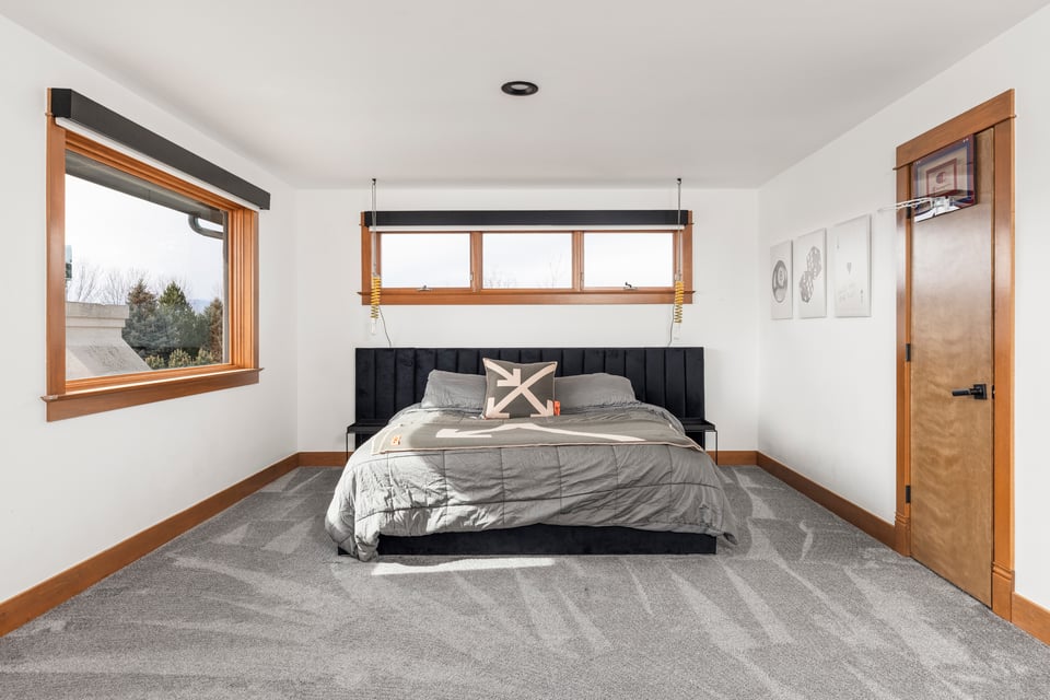 8906 Little Raven Trail