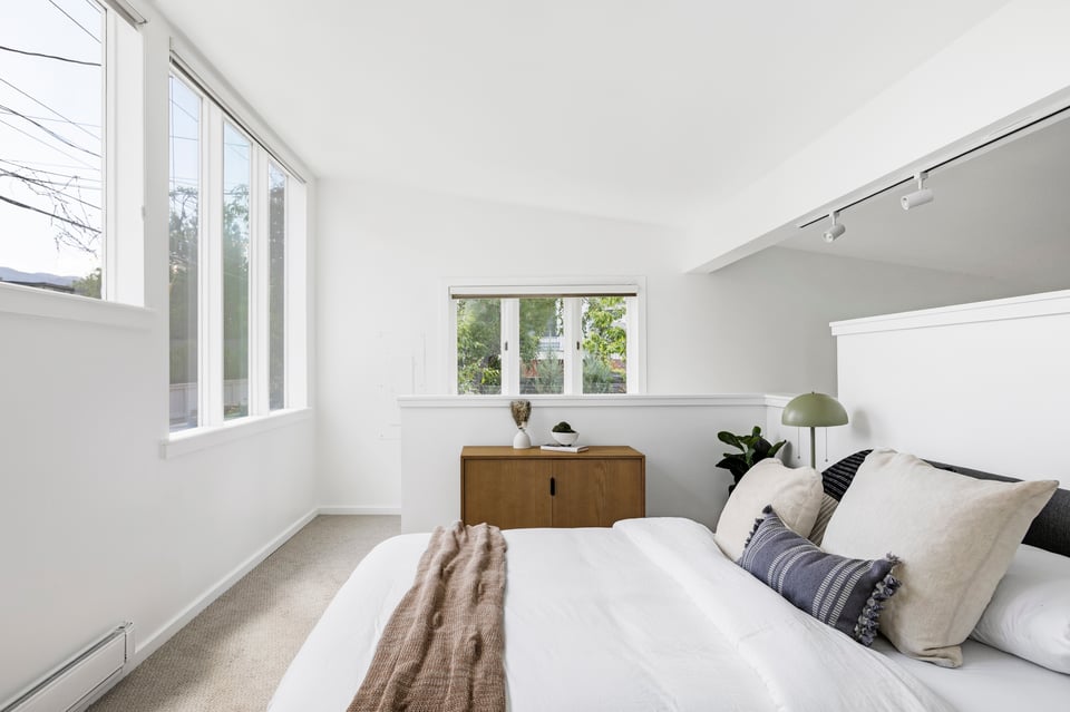 1836 Mapleton Avenue