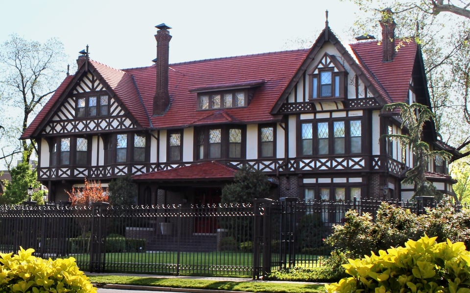 Heritage Hills | Neighborhood Guide | Oklahoma Luxury Homes