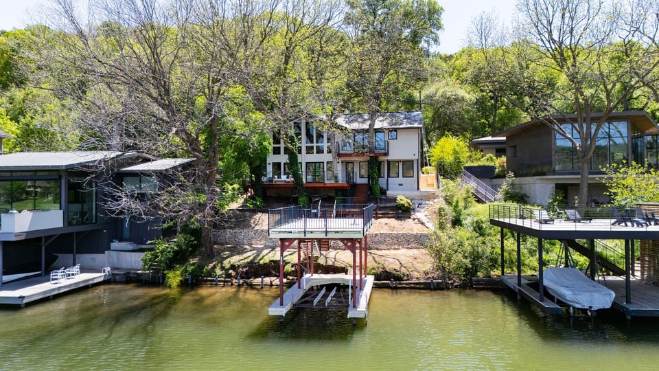 1606 Ski Slope Drive | 3-Bedorom Lake Austin Retreat