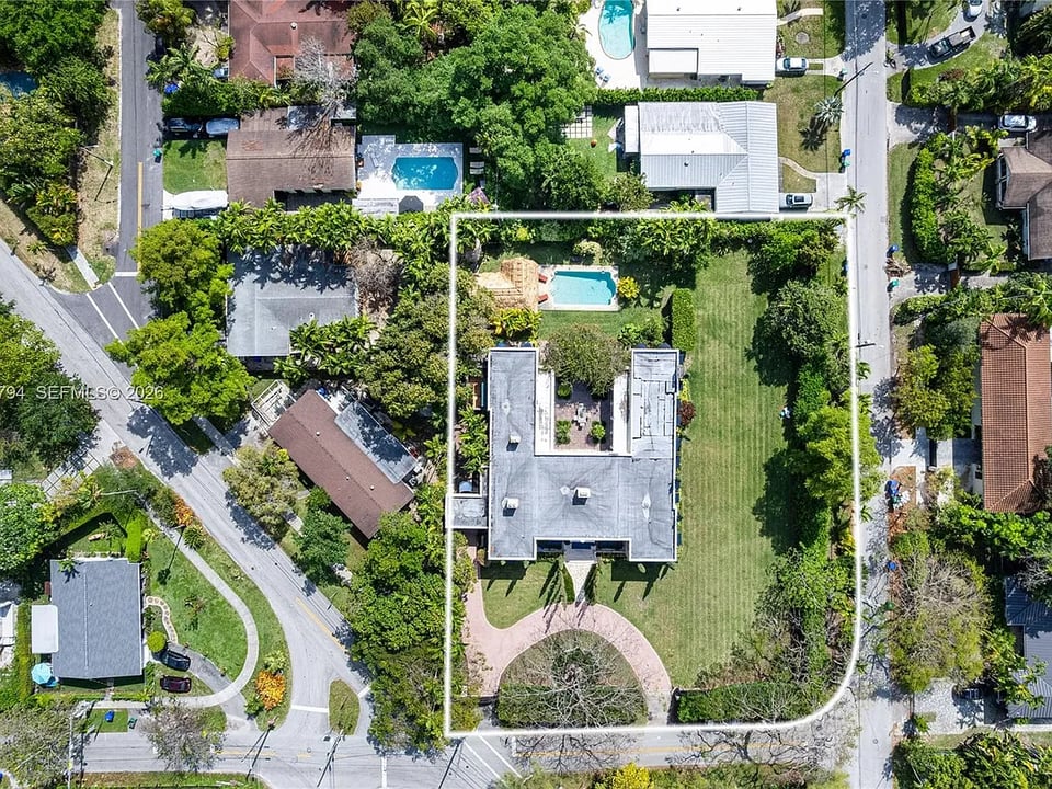 8447 E Dixie Hwy