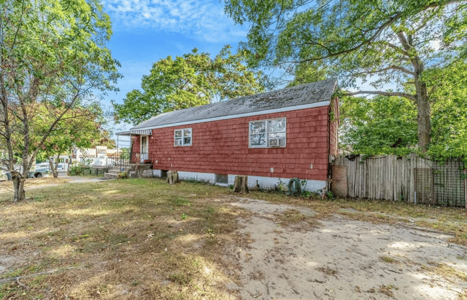 1404 Middle Country Rd