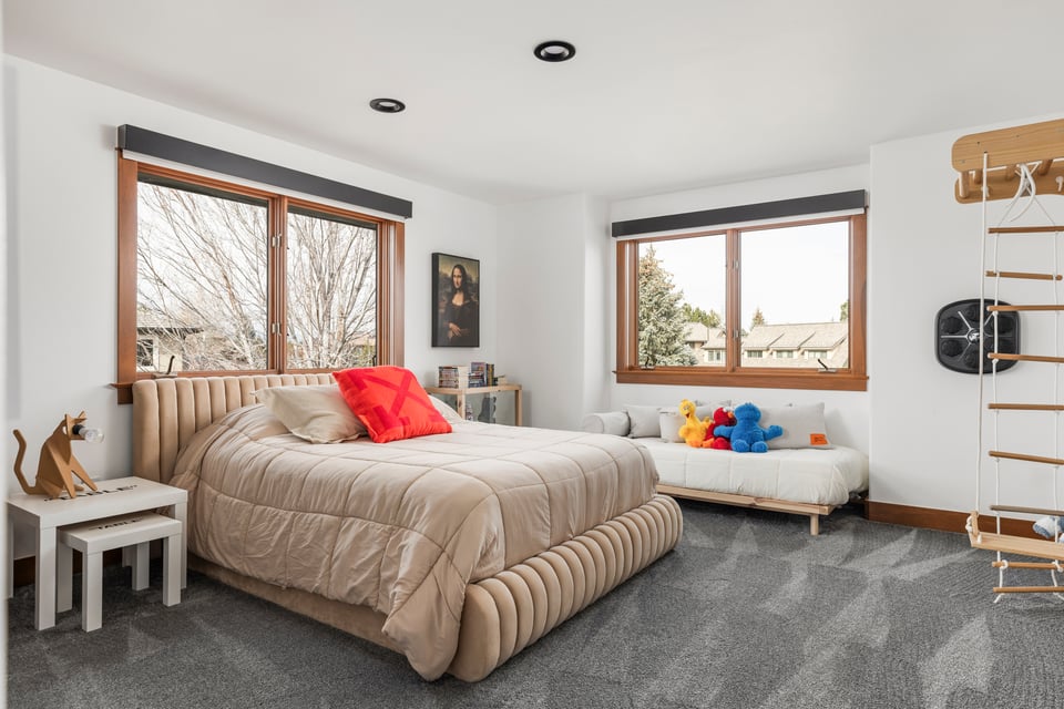 8906 Little Raven Trail