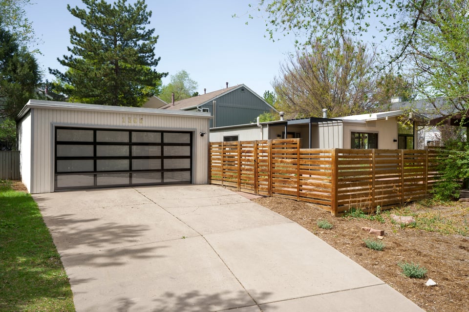 1305 Oak Court