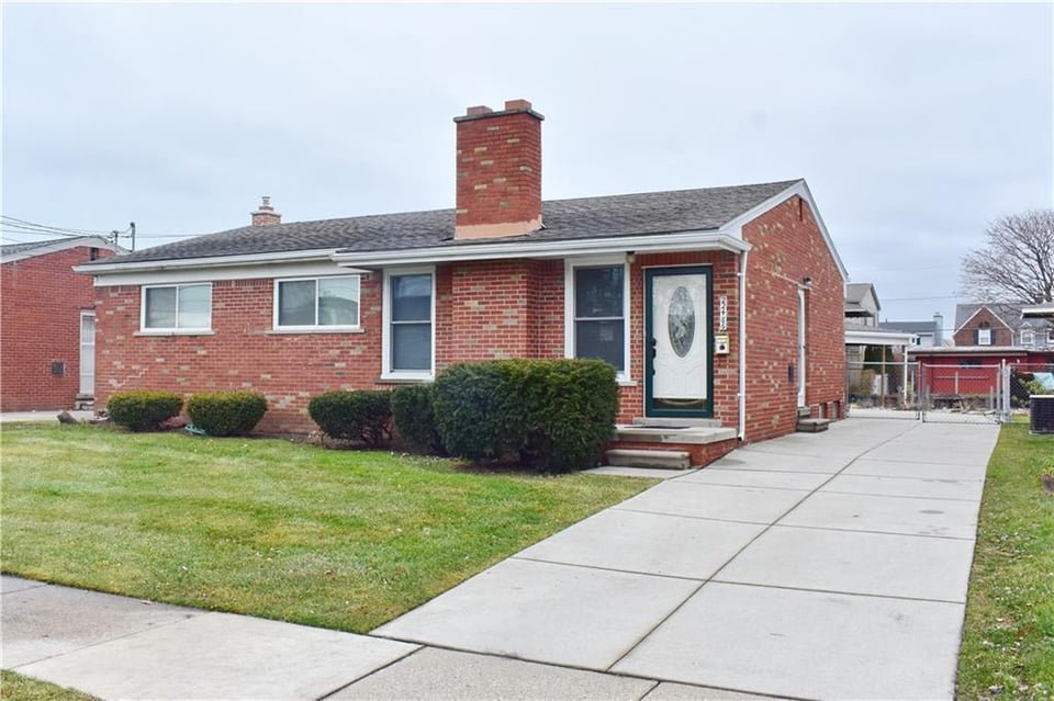 22486 E. 10 Mile Road canal-front property in St. Clair Shores