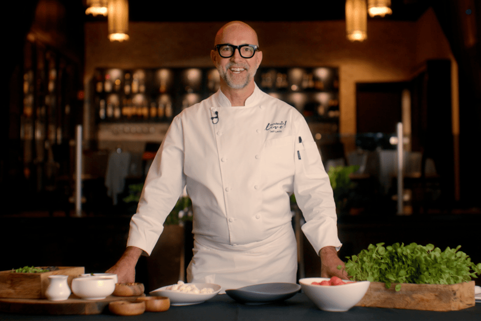 How To Eat Like An Olympian. Inside The World’s Largest Restaurant(01)