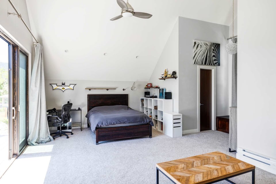 1760 Sunset Boulevard