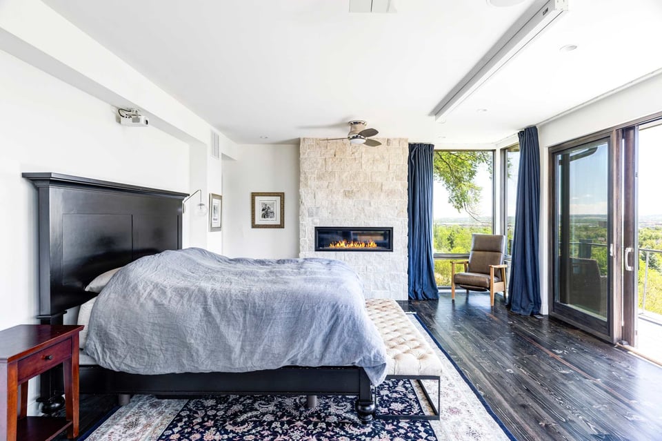 1760 Sunset Boulevard