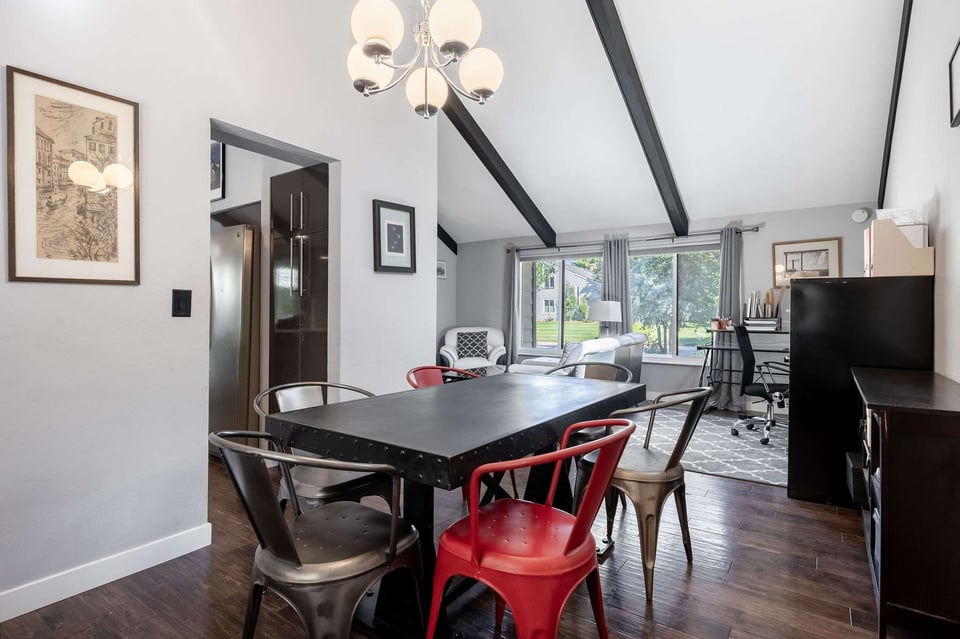 7466 Old Post Road