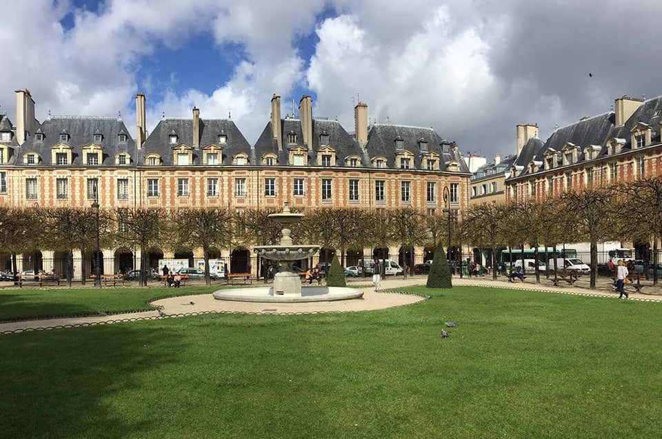 Place des Vosges – The Oldest Square in Paris | A French