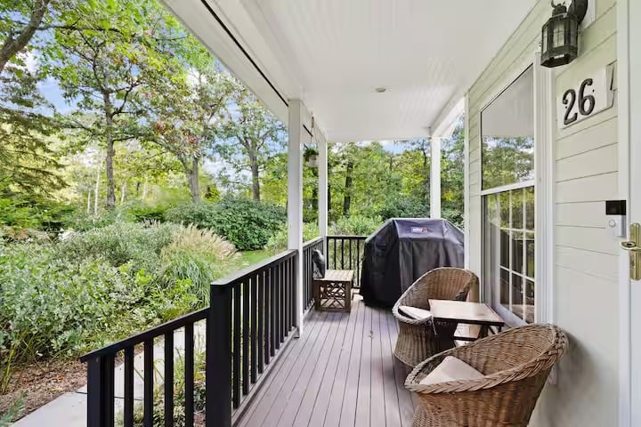 Renovated Oak Bluffs Retreat With Lagoon Access