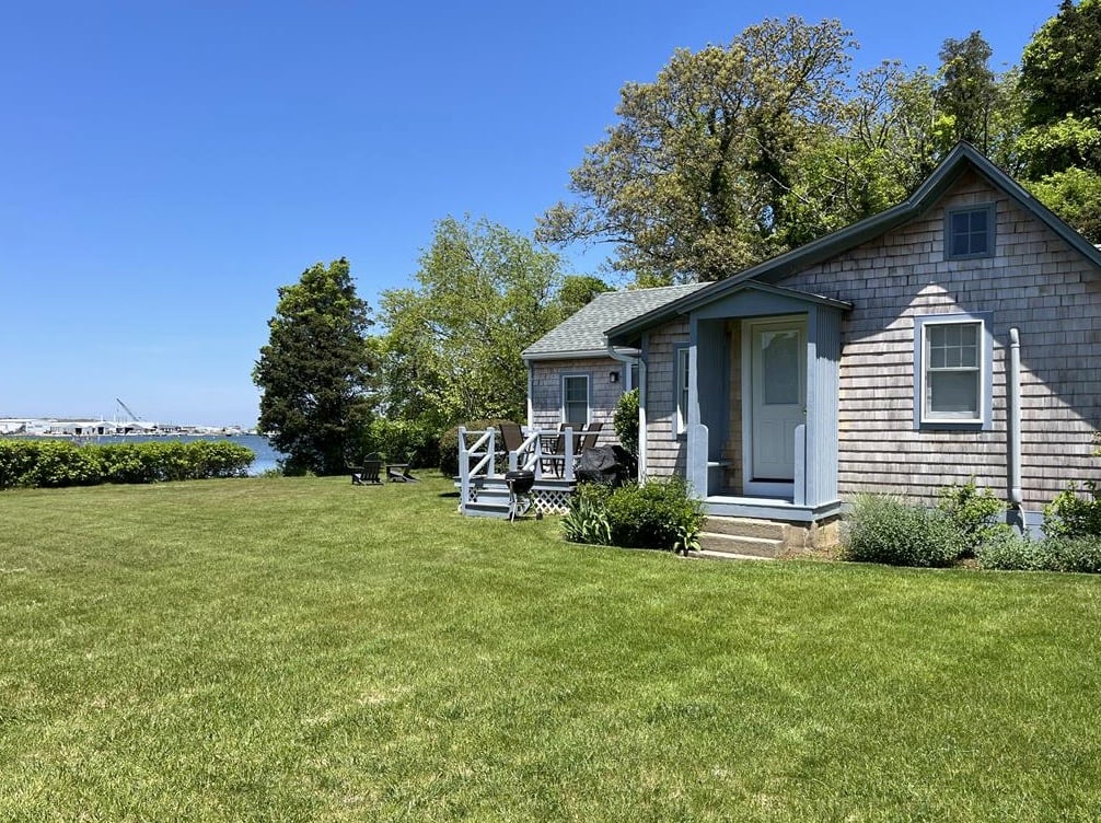 72 Hines Point