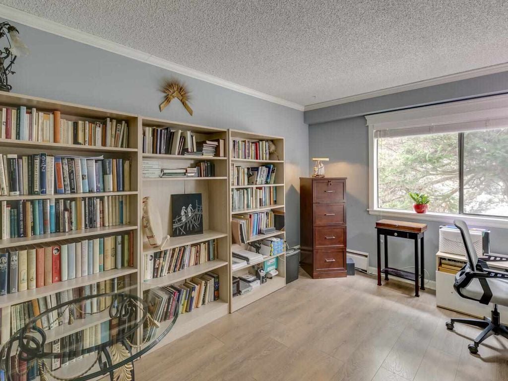 1515 Chesterfield Ave, #205