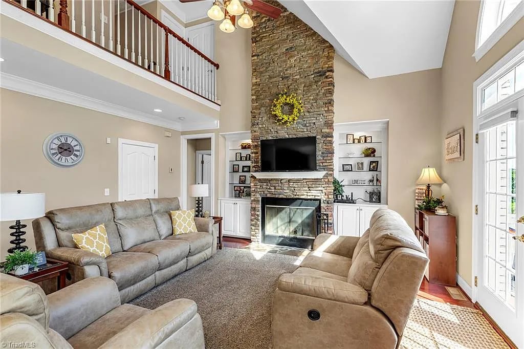 144 Foothill Farm Ln