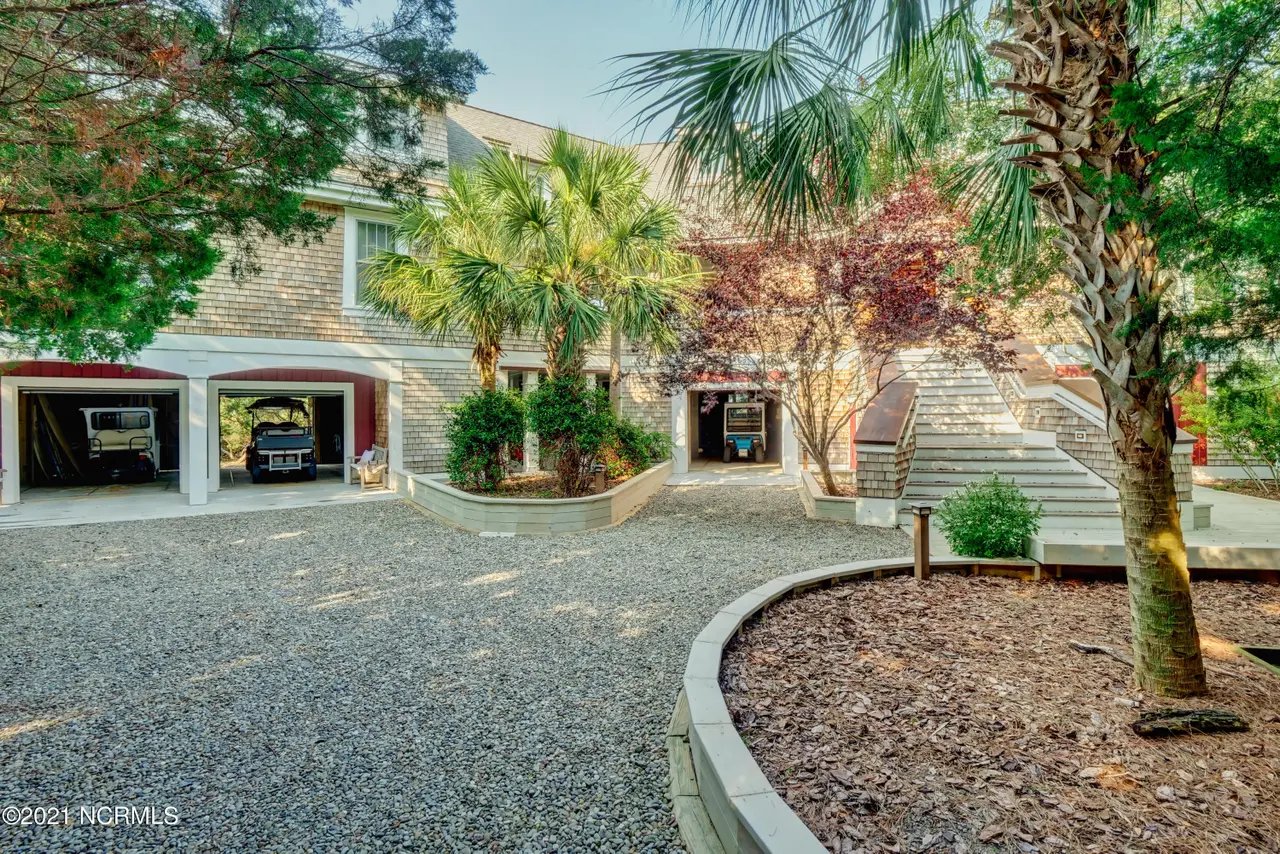 4 Stede Bonnet Close