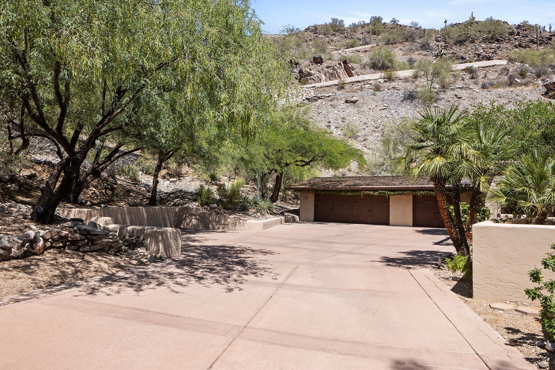 7547 N LAKESIDE Lane