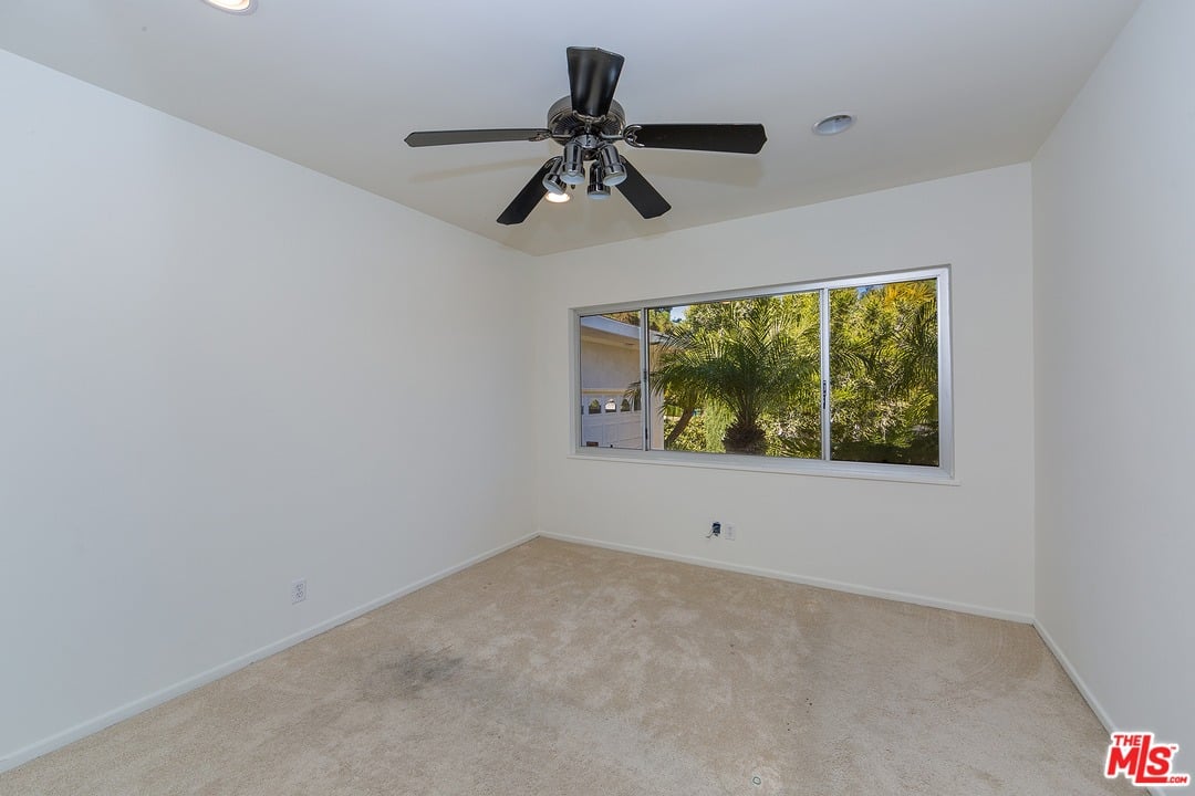 9132 Hillsboro Dr