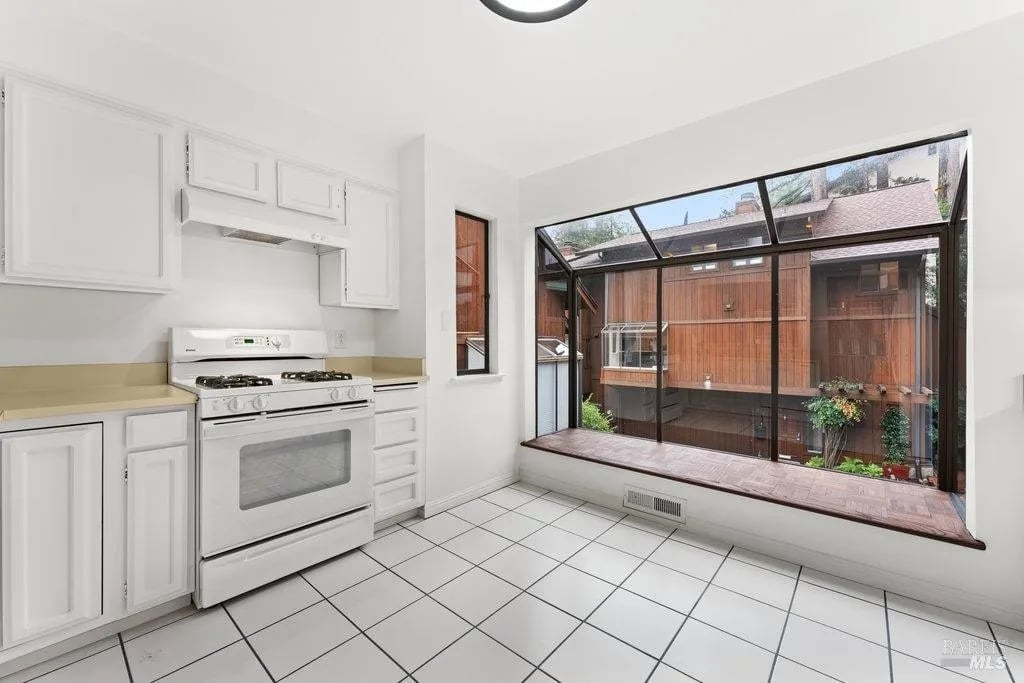 891 Magnolia Ave