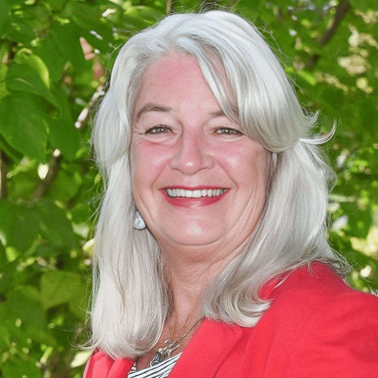 Gail DiGangi Meredith, NH Real Estate Agent Headshot