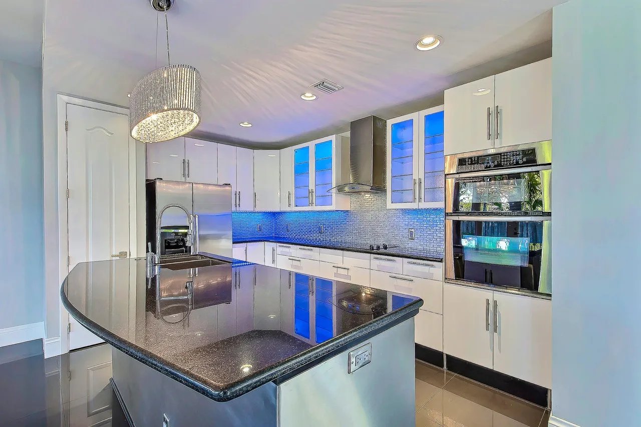 Sold: 1706 NE 14 Avenue Fort Lauderdale FL 33305