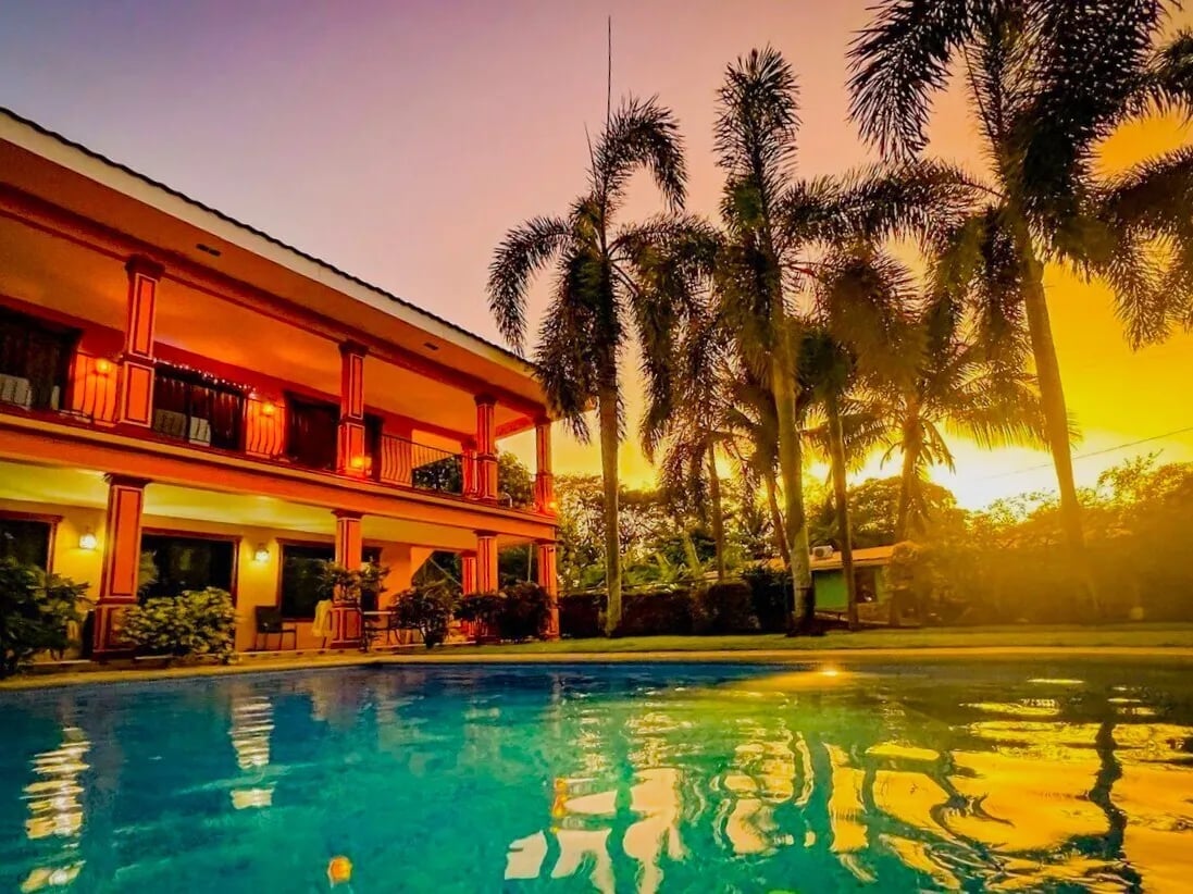 Spacious Living Near Town and Beach